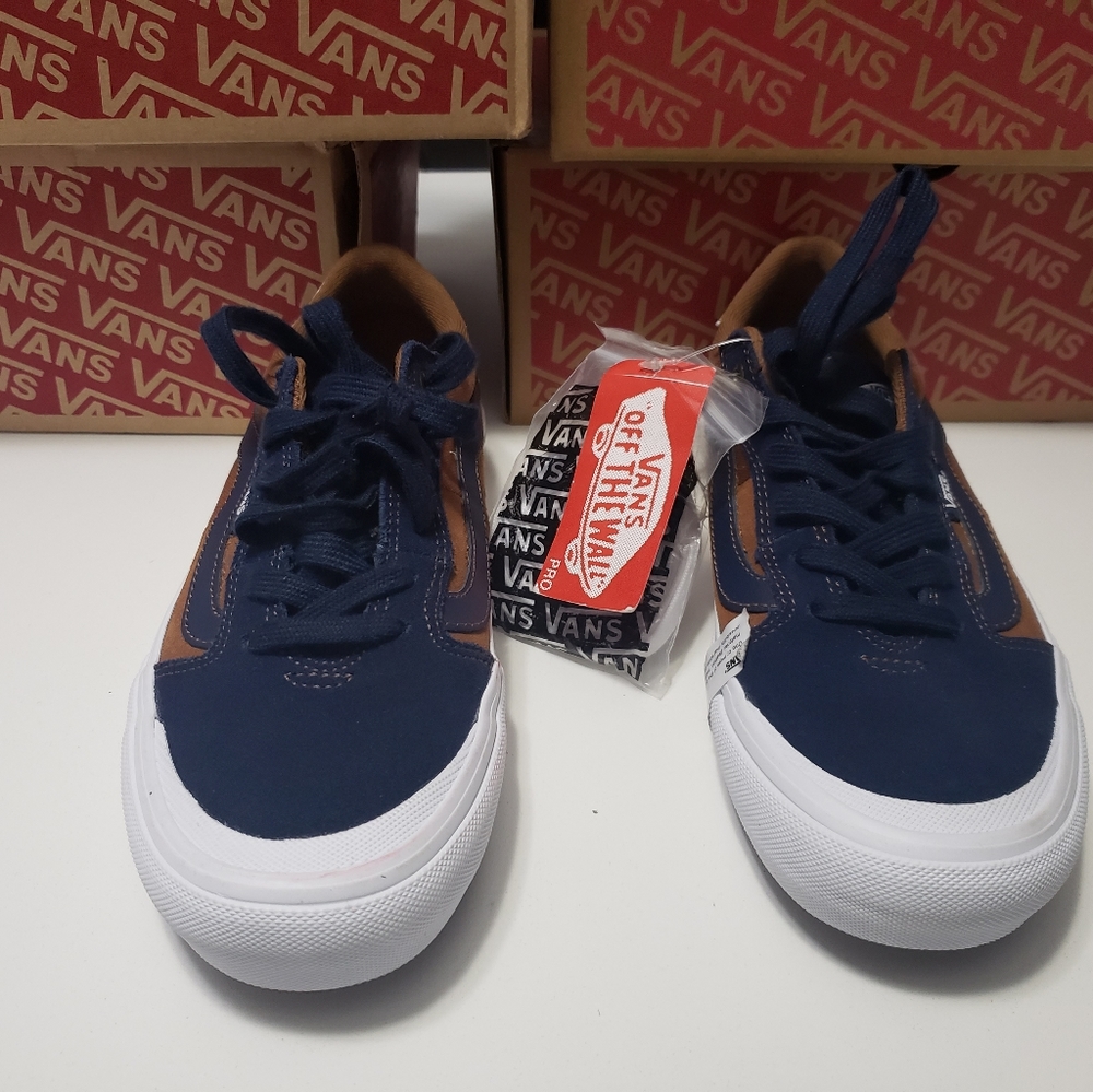 Vans - Picture 4 of 4